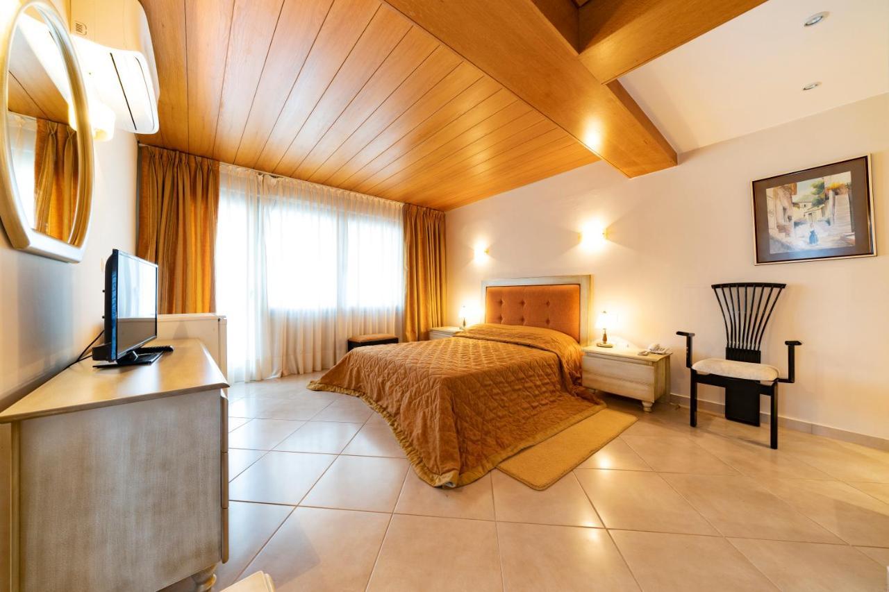 Villa Romantica Hotel PalaiónTsiflíkion Екстериор снимка